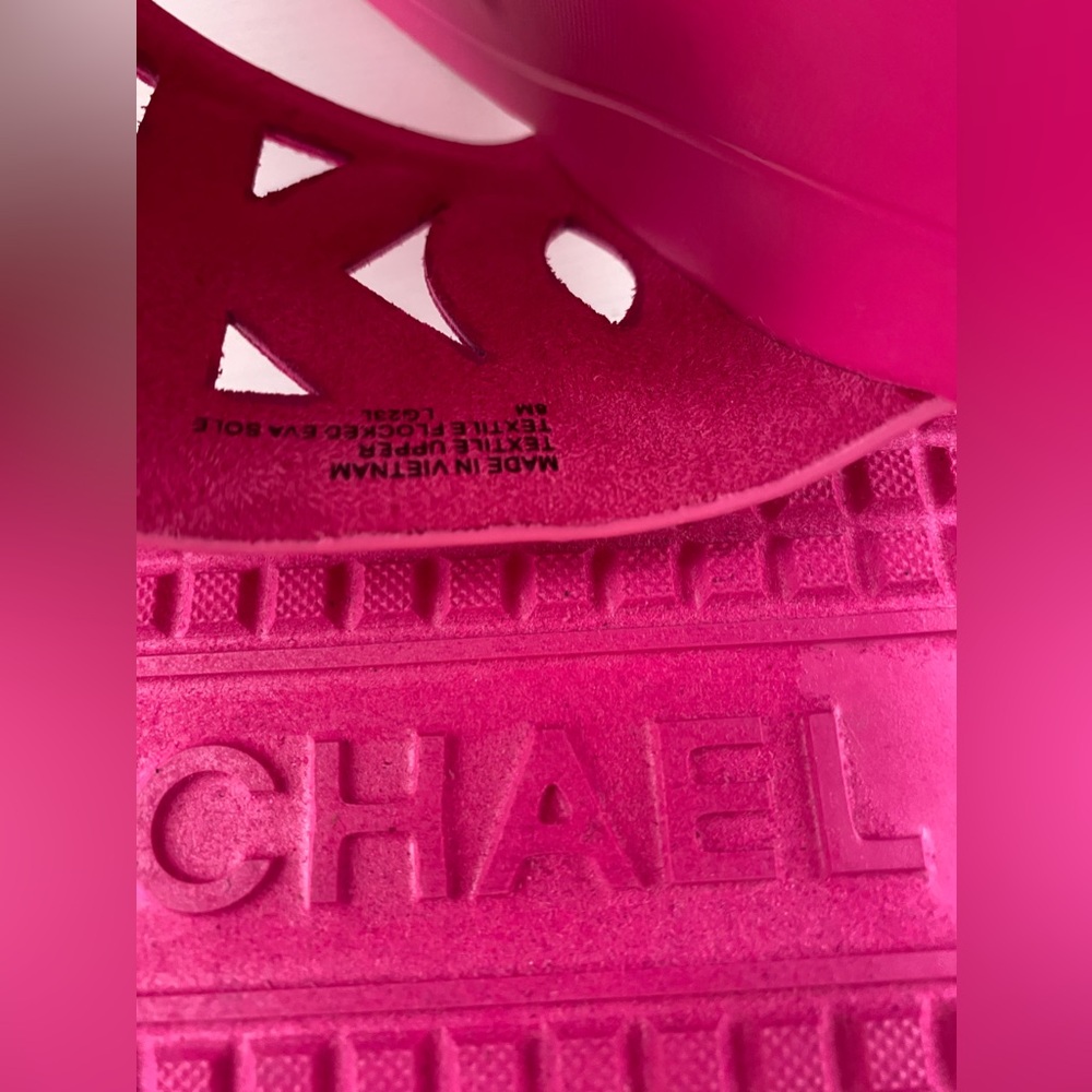 MICHAEL KORS Splash Crystal-Embellished Scuba
Slide Sandal size;8 - Picture 3 of 7